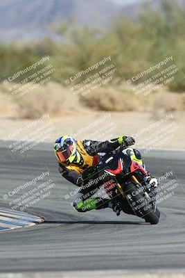 media/Nov-16-2025-Race Pace (Sun) [[8c5fa54630]]/Non Verified Riders (1st 20 Minutes)/2-Turn 10 (1010am)/